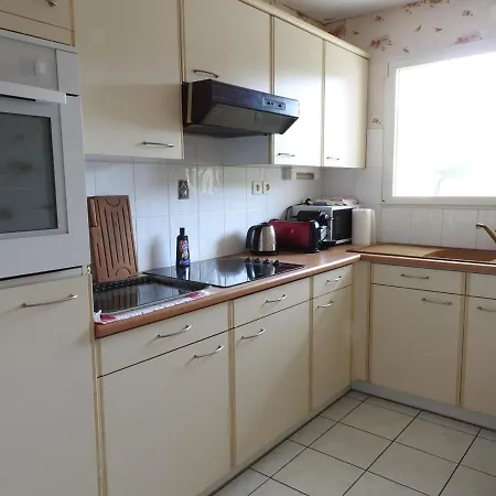 T3 Aux Sables D'olonne Avec Balcon, Garage, A 500m De La Et 400m Des Commerces - Fr-1-92-790 *