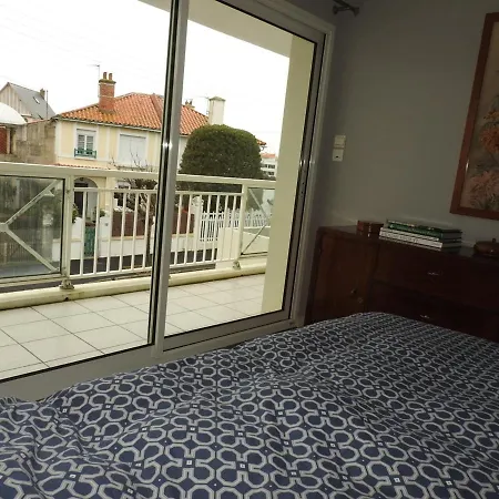 T3 Aux Sables D'olonne Avec Balcon, Garage, A 500m De La Et 400m Des Commerces - Fr-1-92-790 *