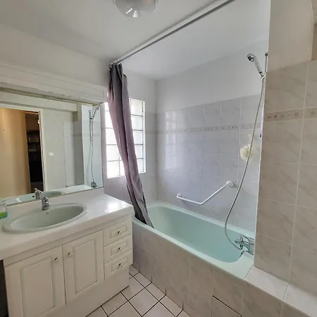 T3 Aux Sables D'olonne Avec Balcon, Garage, A 500m De La Et 400m Des Commerces - Fr-1-92-790 شقة